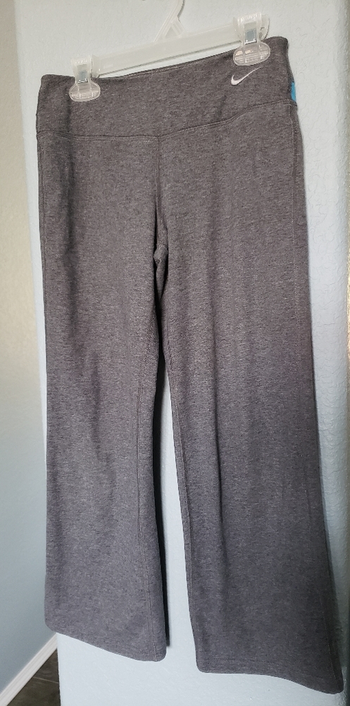 NIKE women's Dri-Fit No drawstring athletic capri